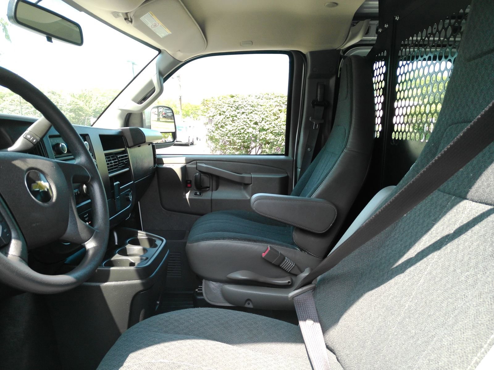 2025 Chevrolet Express Cargo Work Van - Photo 10