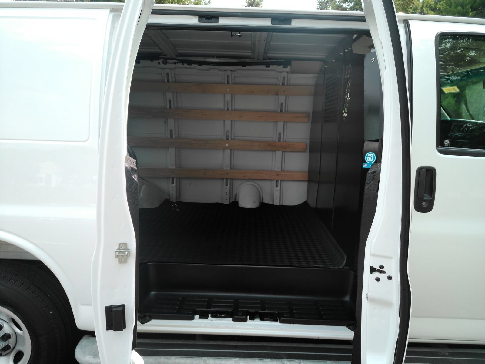2025 Chevrolet Express Cargo Work Van - Photo 13