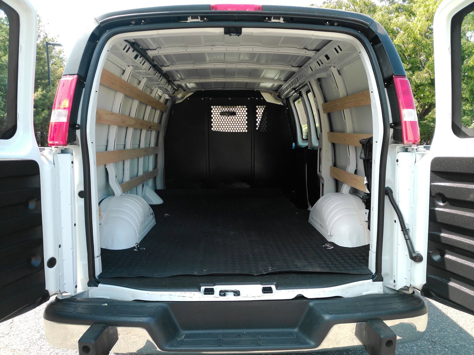 2025 Chevrolet Express Cargo Work Van - Photo 8