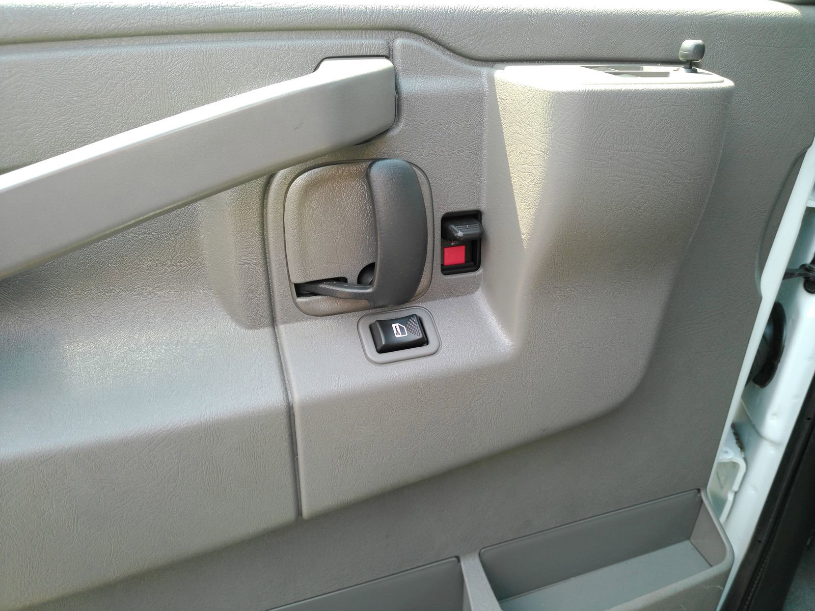 2025 Chevrolet Express Cargo Work Van - Photo 12