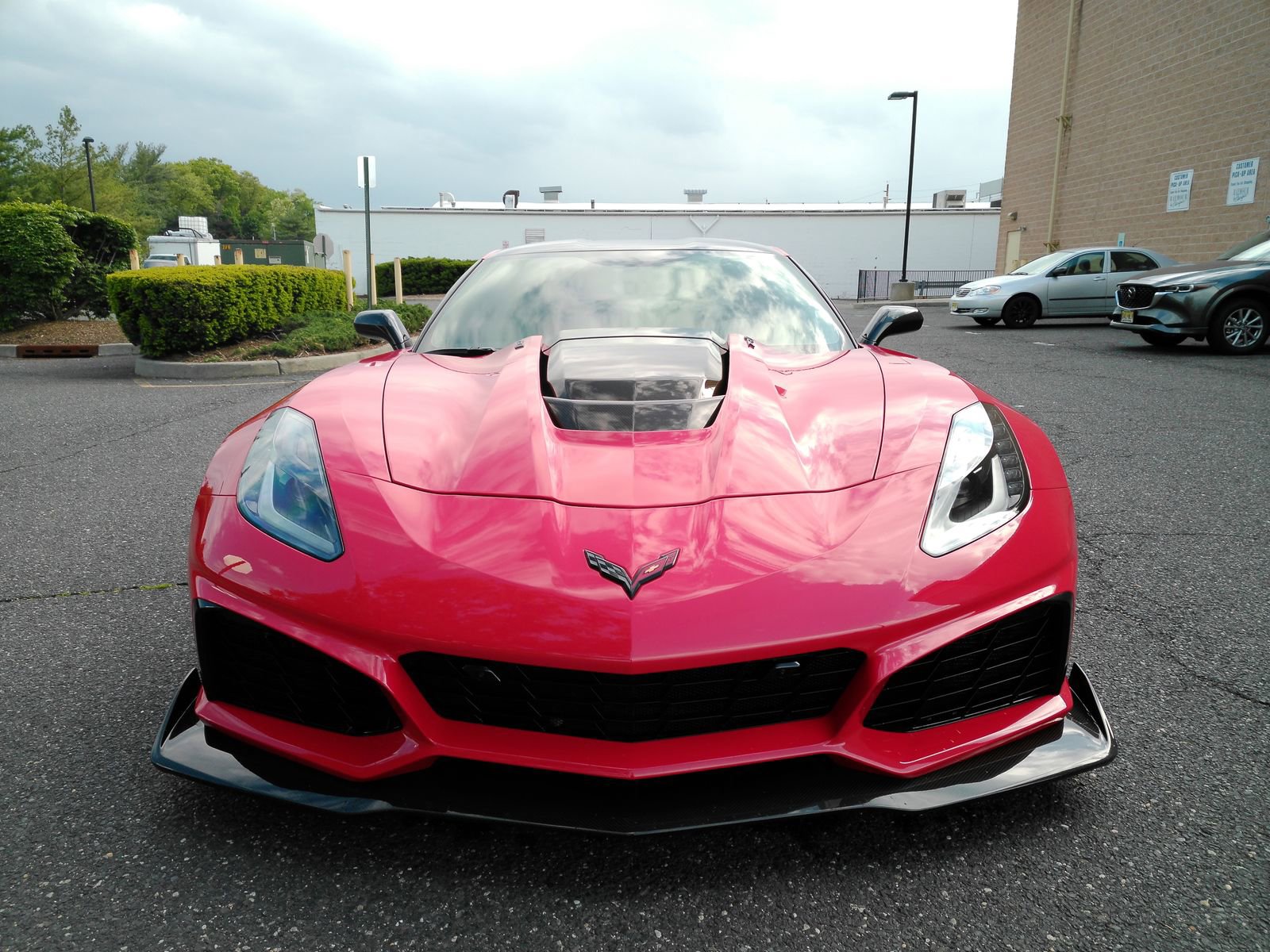 View vehicle photo 3