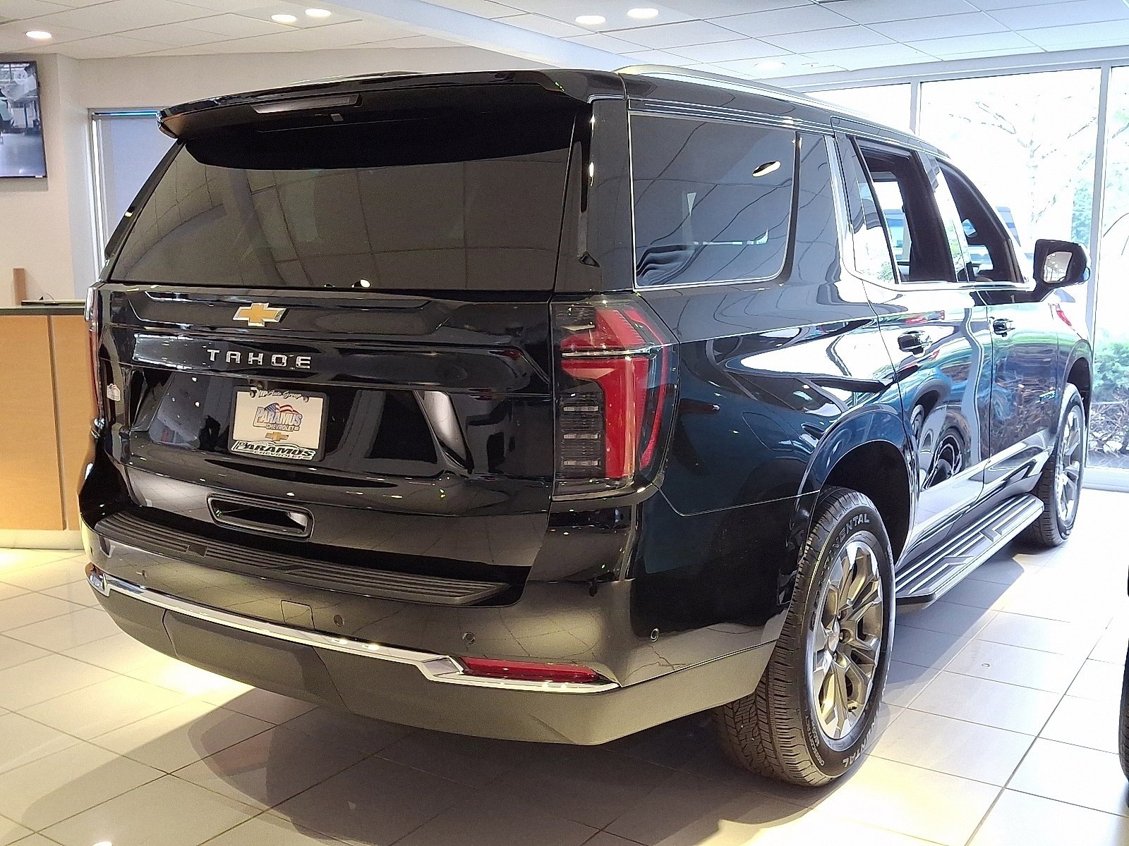2025 Chevrolet Tahoe LS photo 3