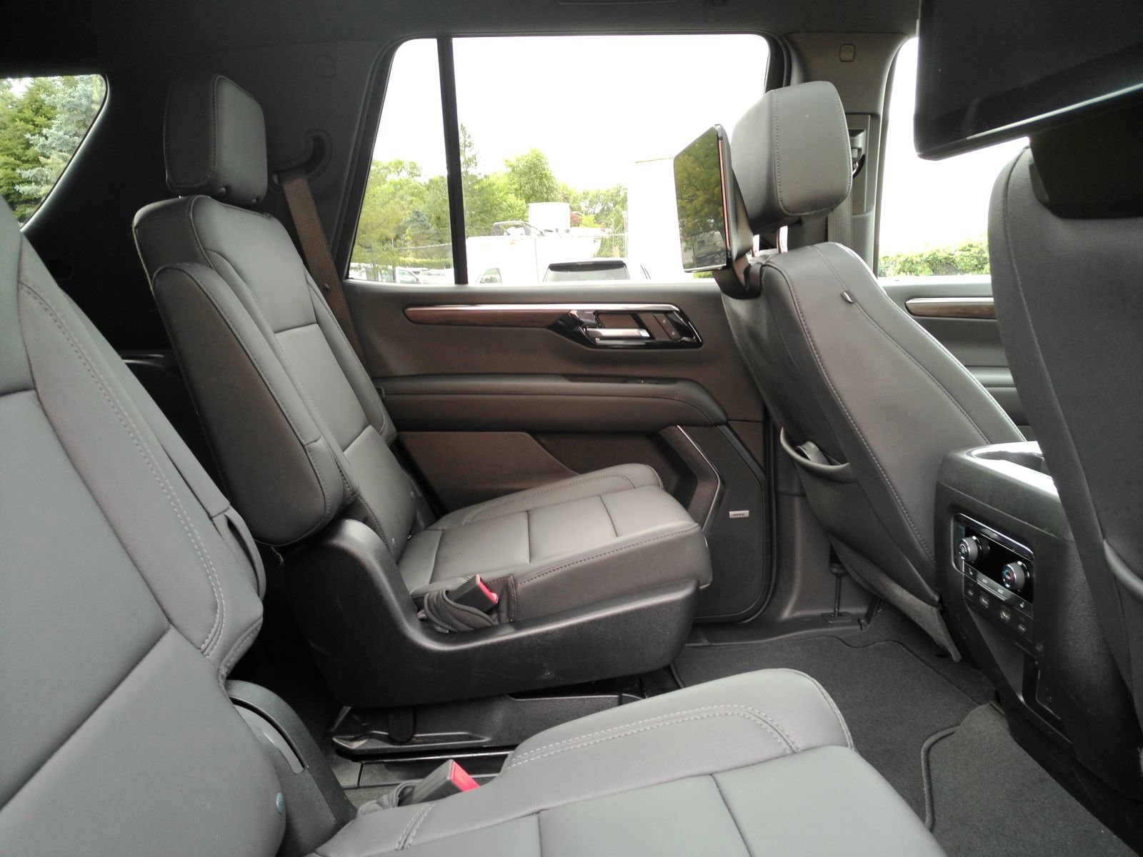 2026 Chevrolet Tahoe Z71 - Photo 20