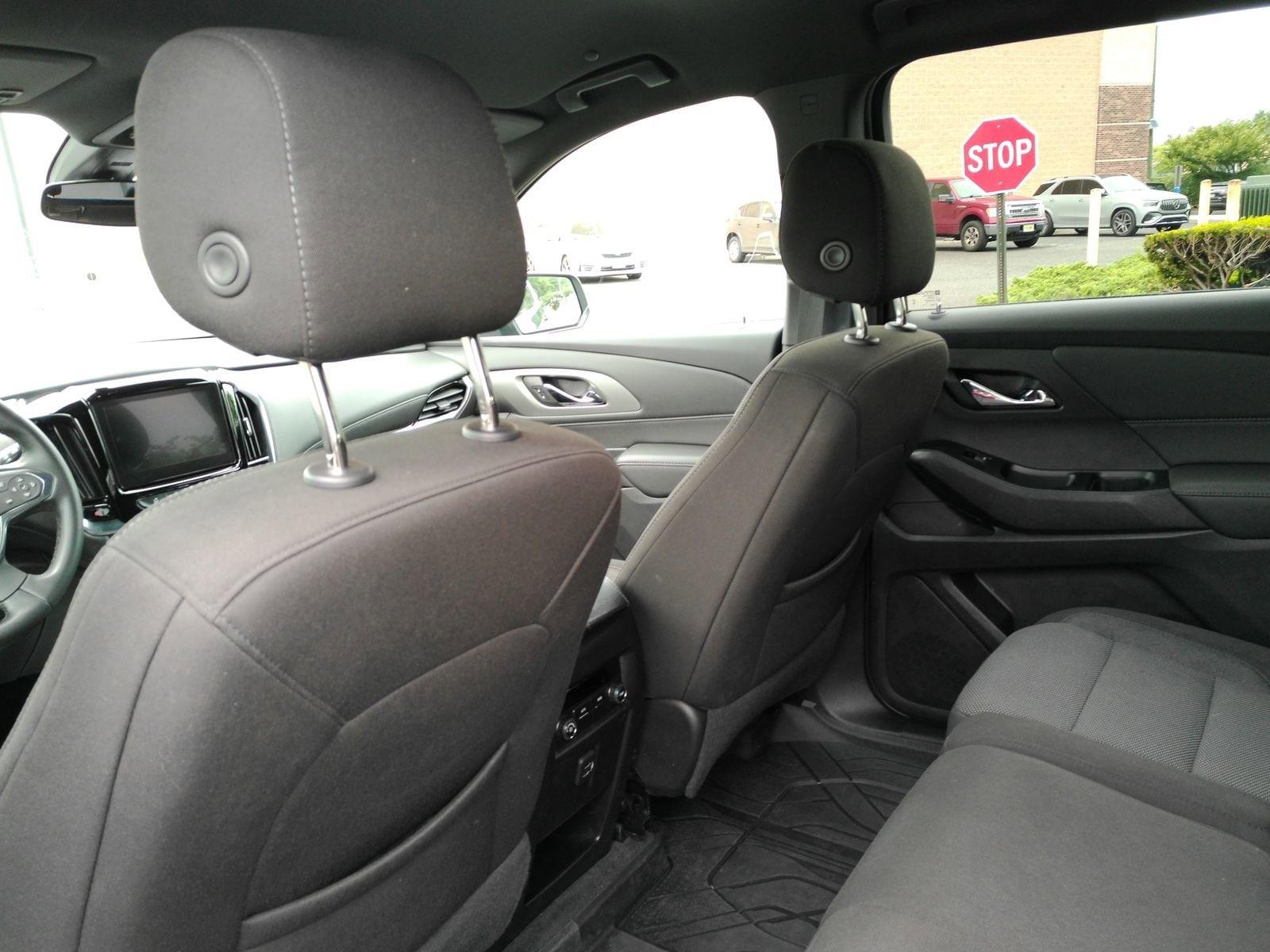 2023 Chevrolet Traverse 1LT - Photo 13