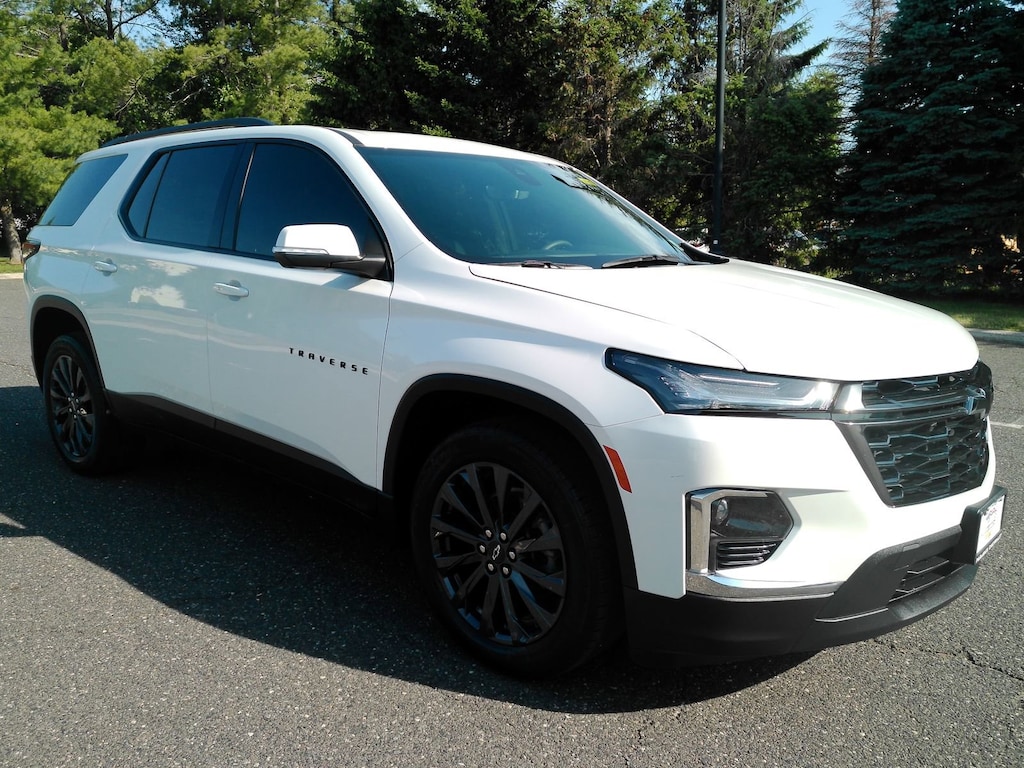 Used 2023 Chevrolet Traverse RS SUV