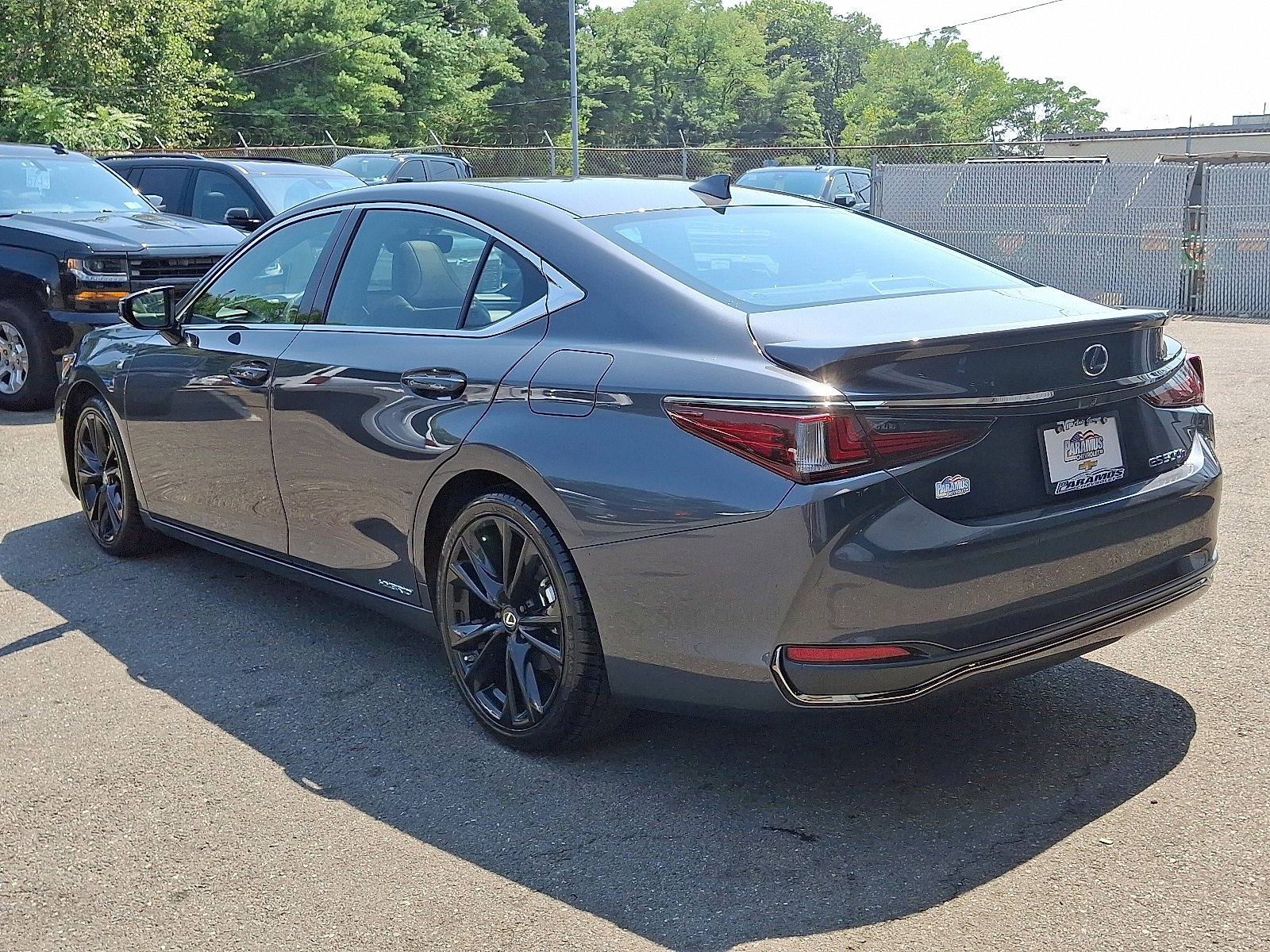2022 Lexus ES 300h F SPORT photo 4