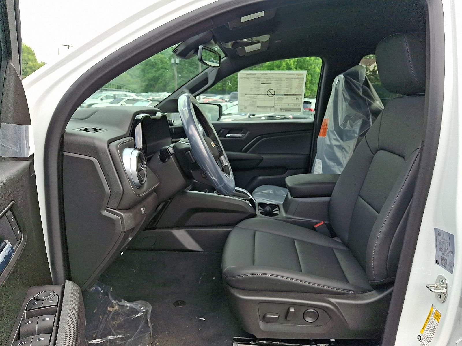 2025 Chevrolet Colorado LT - Photo 6