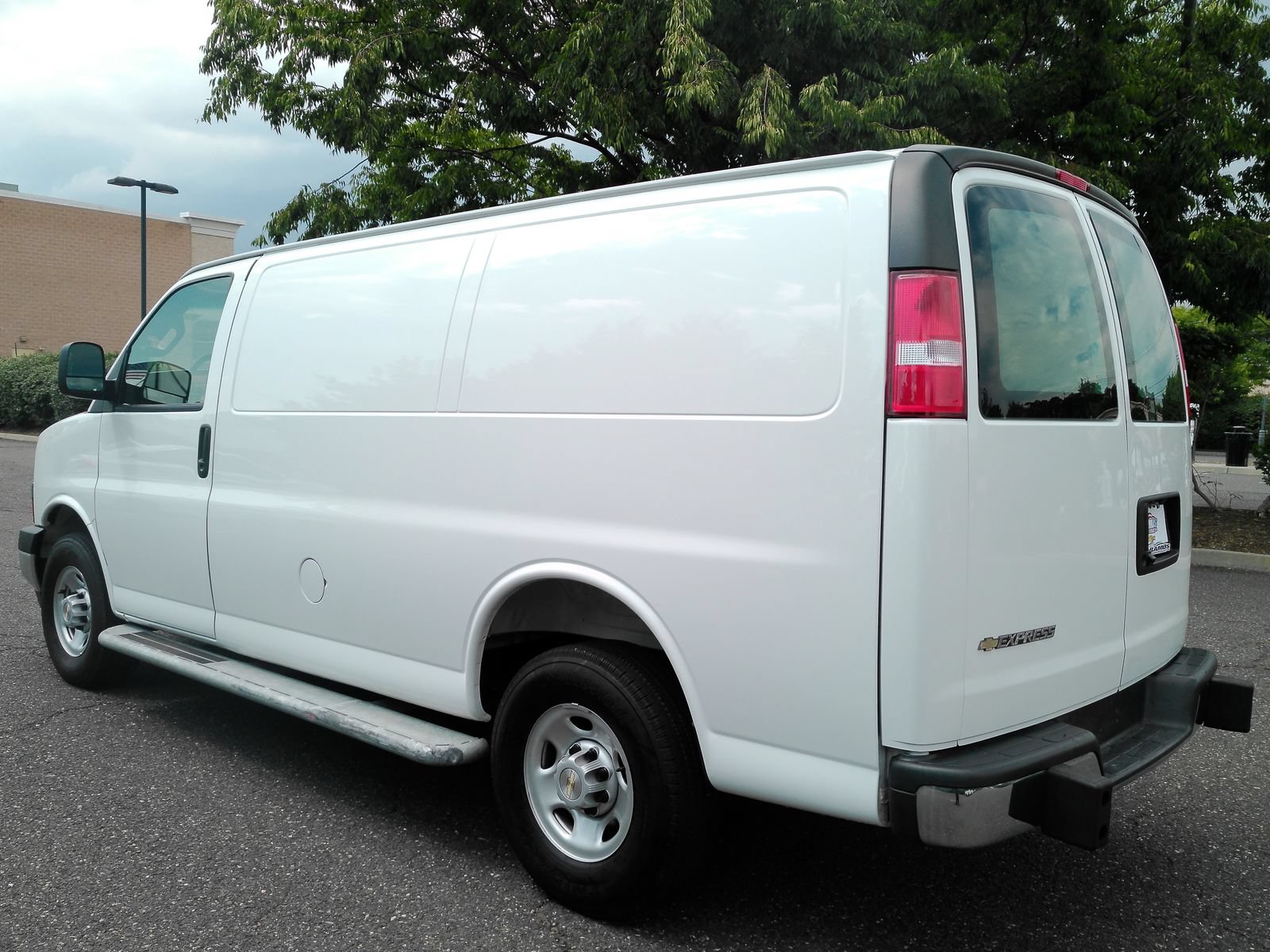 2025 Chevrolet Express Cargo Work Van - Photo 5