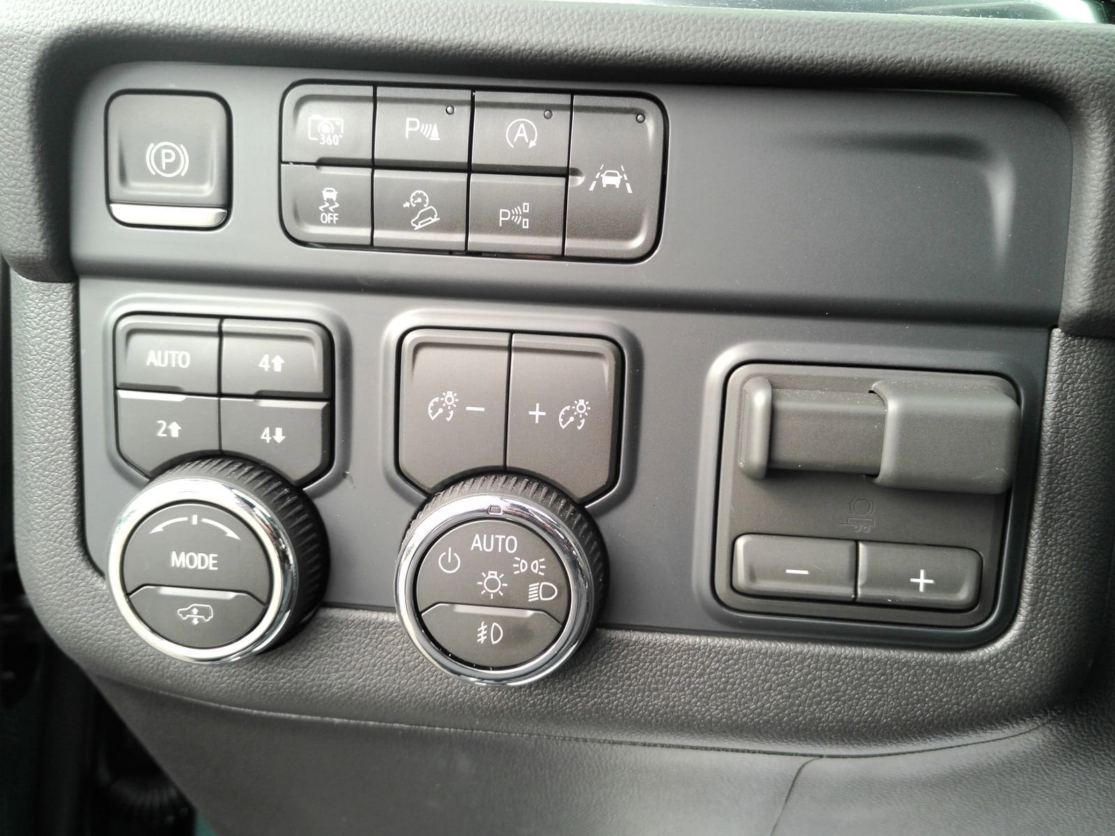2026 Chevrolet Tahoe Z71 - Photo 27