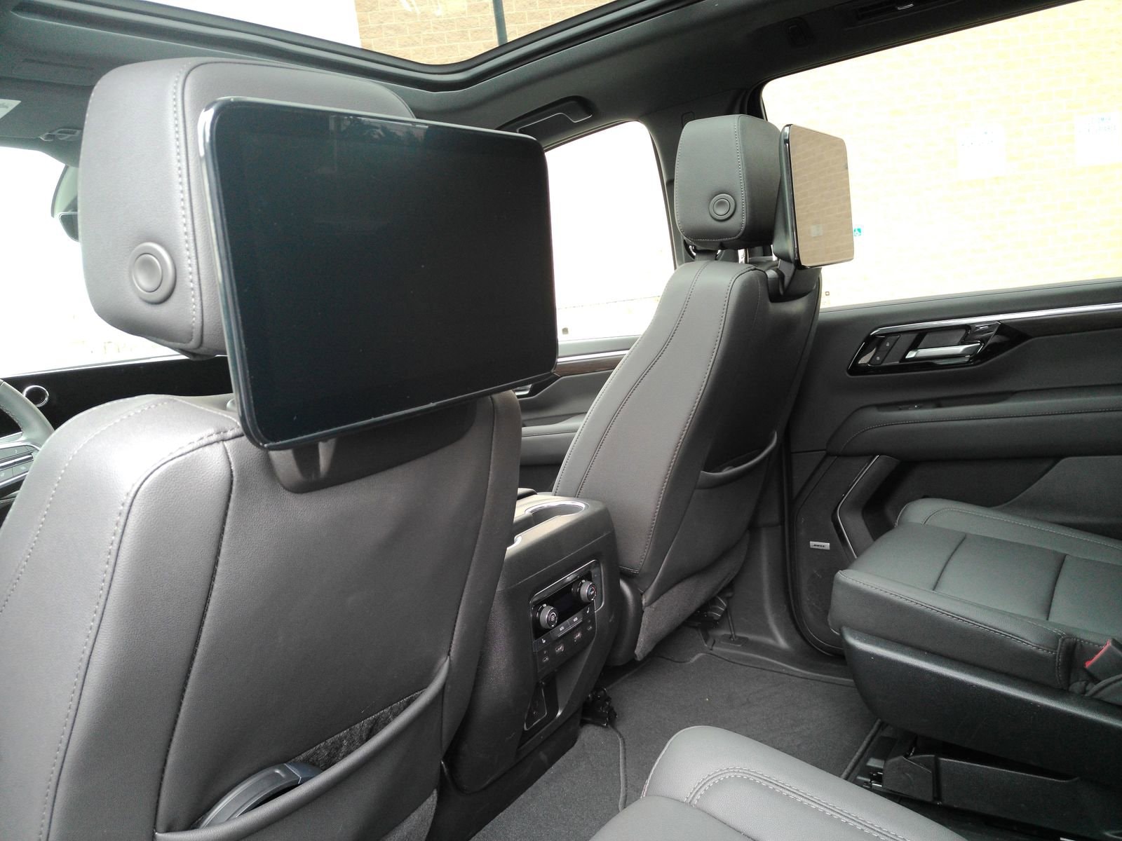 2026 Chevrolet Tahoe Z71 - Photo 15