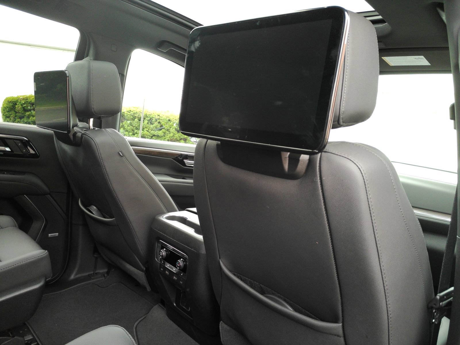 2026 Chevrolet Tahoe Z71 - Photo 21