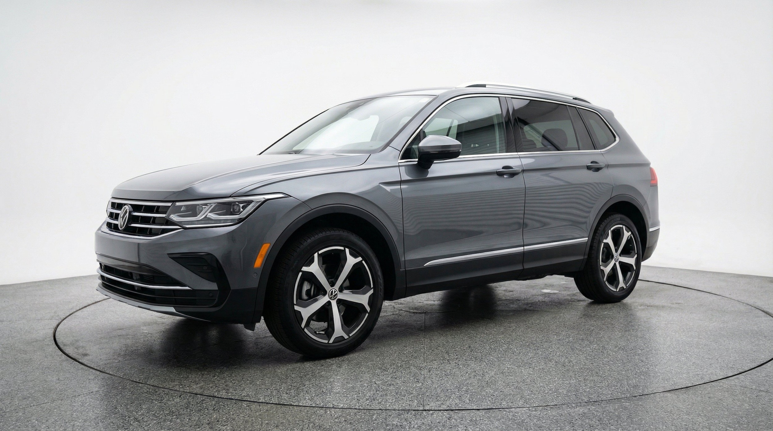 Thumbnail: 2026 Volkswagen Tiguan - 3