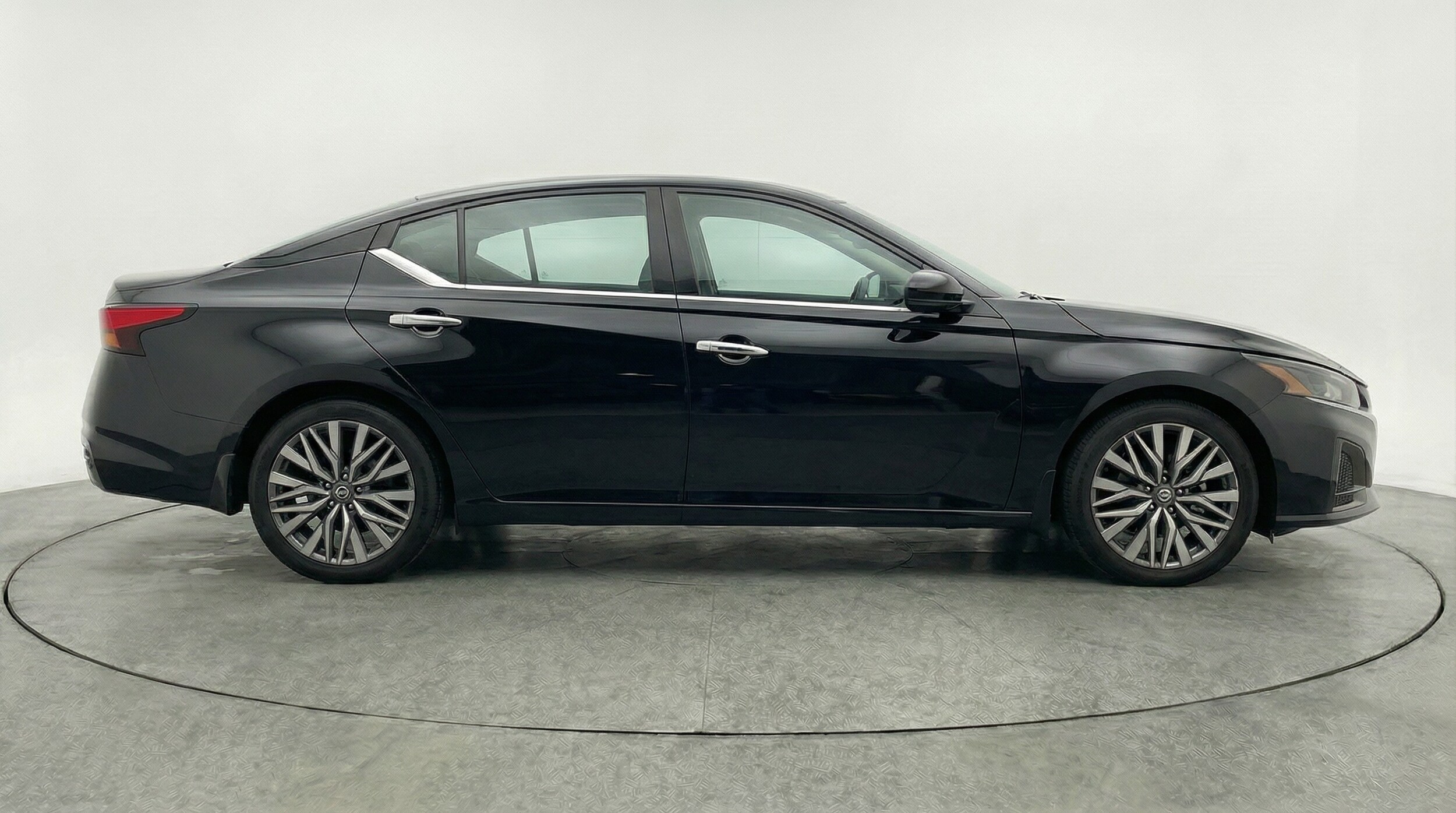 Thumbnail: 2025 Nissan Altima - 8