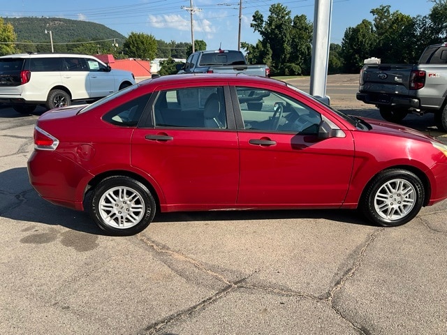 Used 2011 Ford Focus SE with VIN 1FAHP3FN0BW200286 for sale in Paris, AR