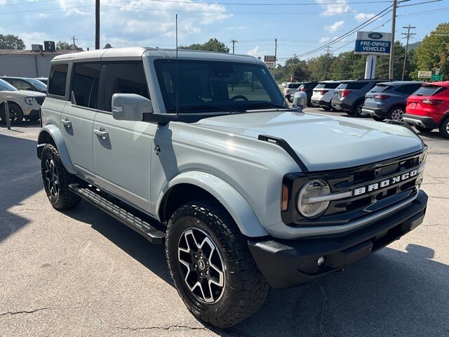 2022 Ford Bronco Outer Banks photo 3