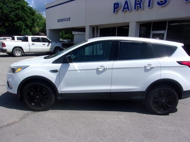 Used 2019 Ford Escape SE with VIN 1FMCU9G90KUB83708 for sale in Paris, AR
