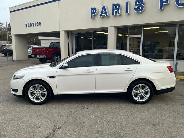 2016 Ford Taurus SEL photo 2