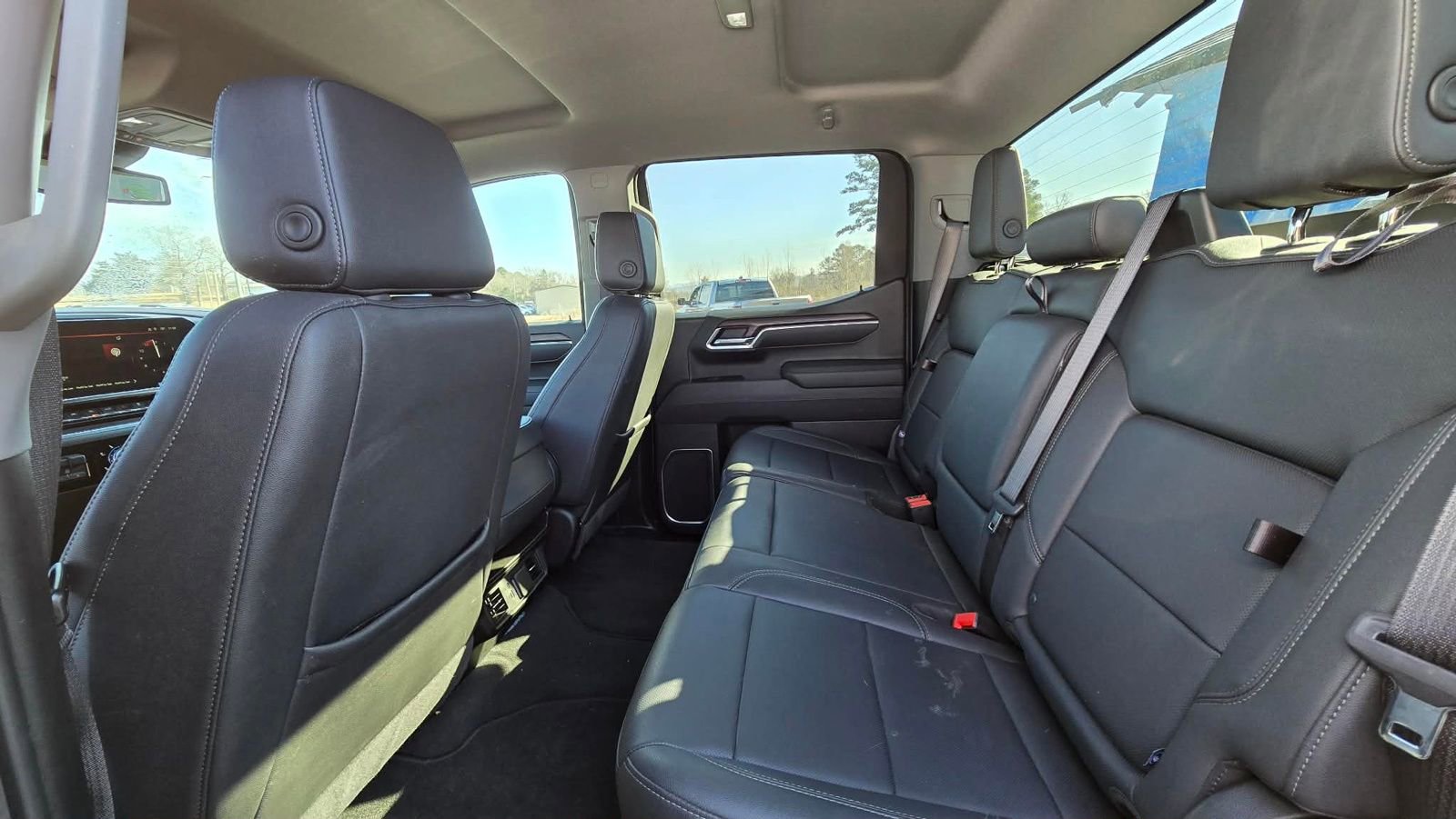 2025 GMC Sierra 1500 SLT - Photo 9