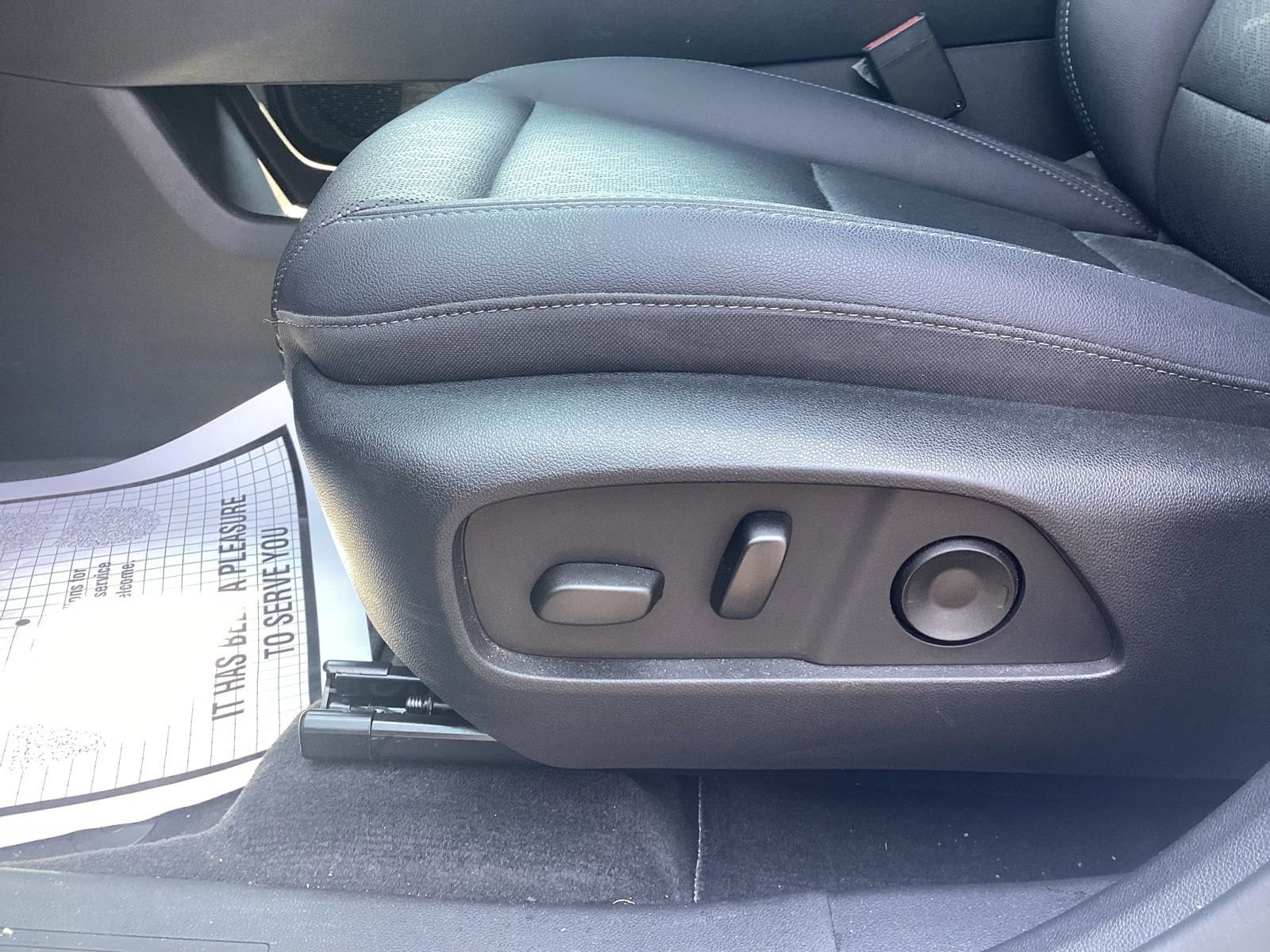 2025 Chevrolet Equinox LT - Photo 11