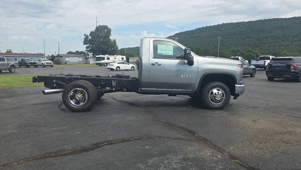 New 2026 Chevrolet Silverado 3500 HD Chassis Cab LT Truck