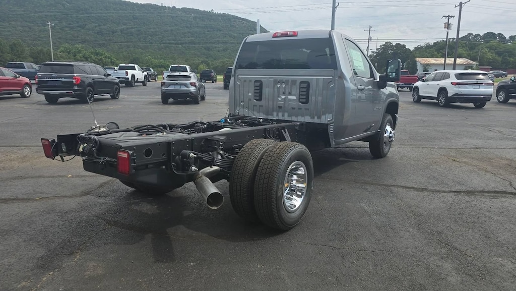 New 2026 Chevrolet Silverado 3500 HD Chassis Cab LT Truck