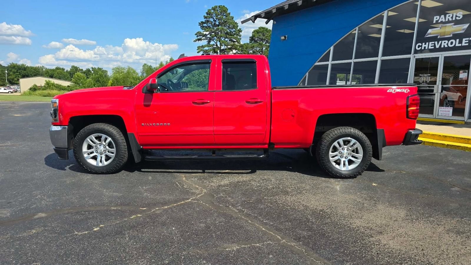 Used 2017 Chevrolet Silverado 1500 LT with VIN 1GCVKREC7HZ372028 for sale in Little Rock