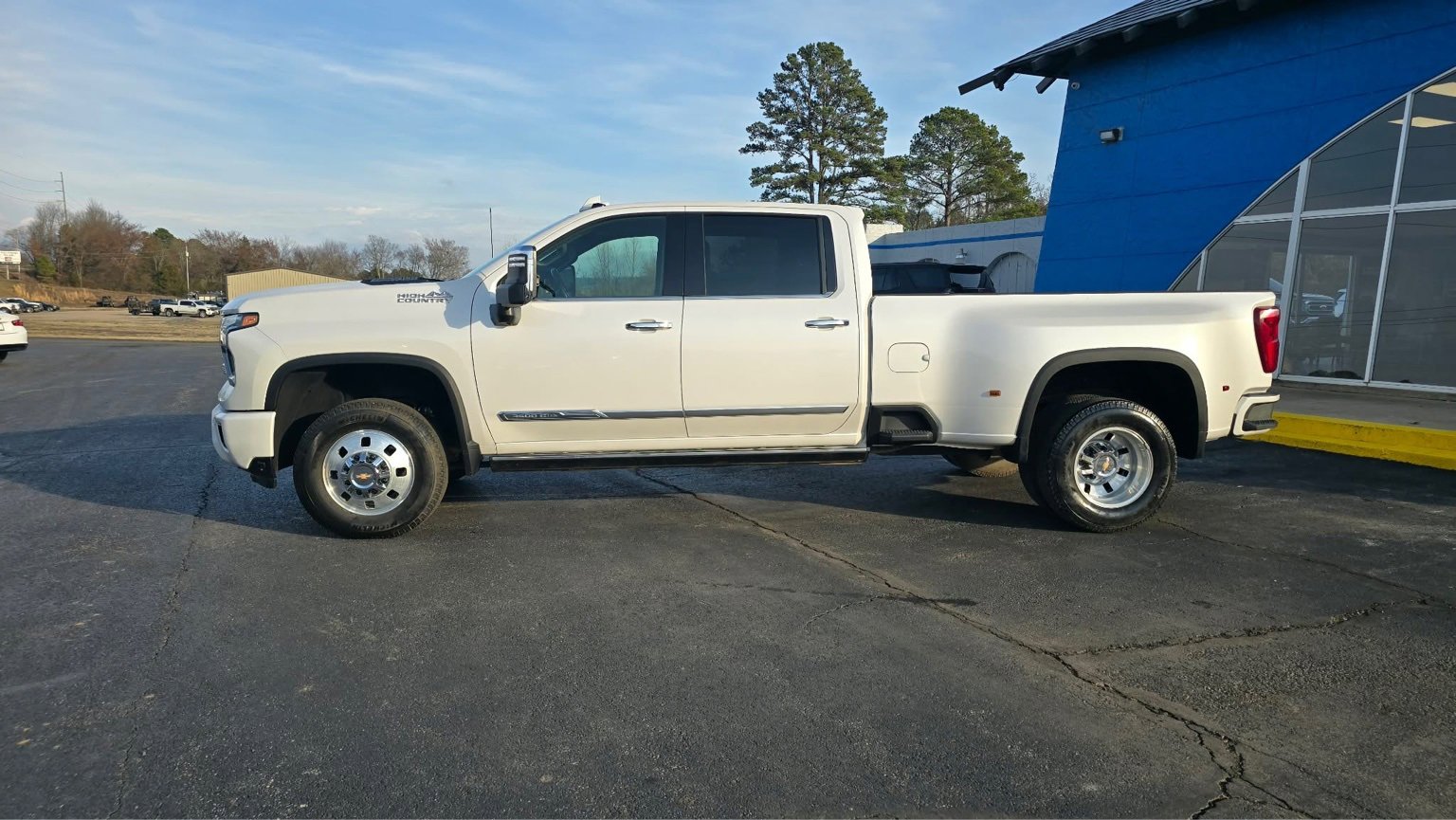 Used 2024 Chevrolet Silverado 3500HD High Country with VIN 1GC4YVEY2RF403199 for sale in Little Rock