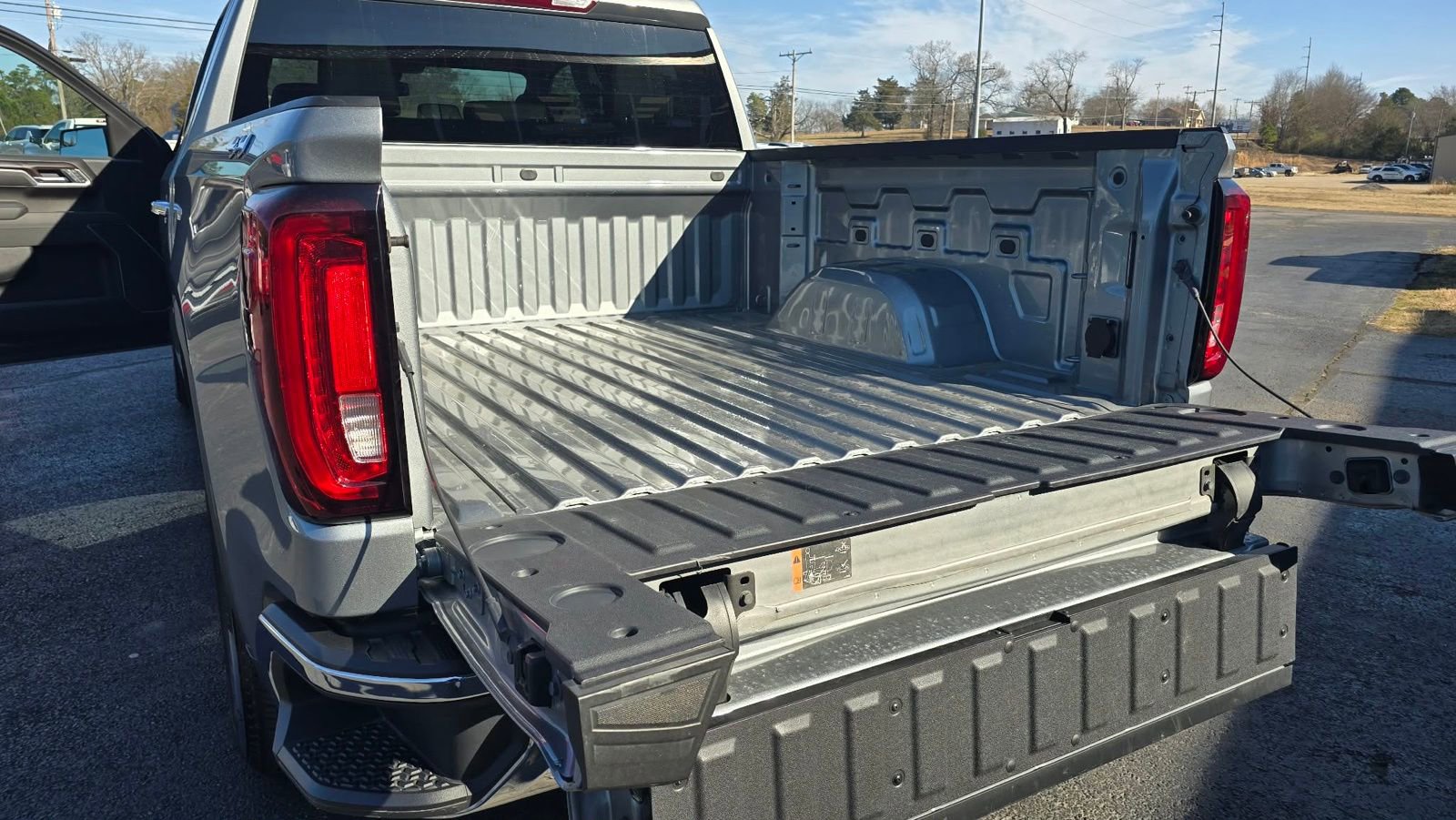 2025 GMC Sierra 1500 SLT - Photo 8