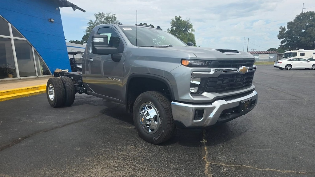 New 2026 Chevrolet Silverado 3500 HD Chassis Cab LT Truck