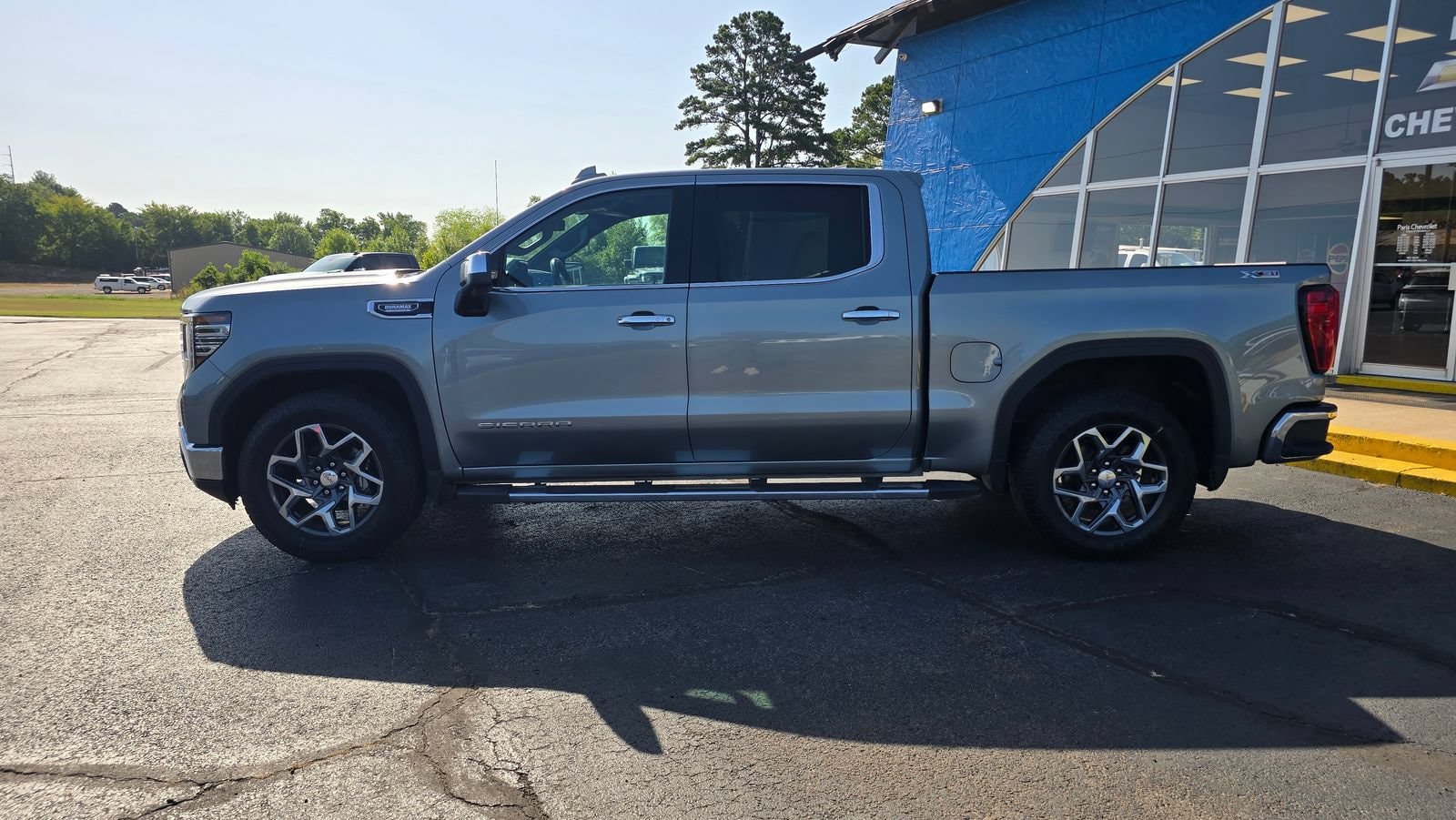 Used 2023 GMC Sierra 1500 SLT with VIN 3GTUUDE84PG158634 for sale in Little Rock