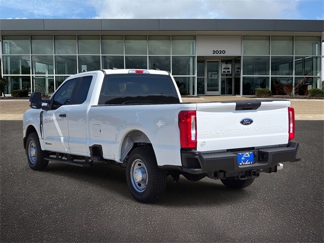 2025 Ford F-250 photo 3