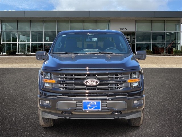 2025 Ford F-150 XLT photo 2