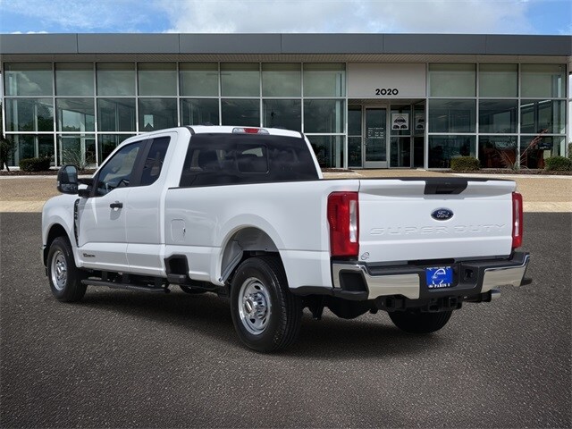 2025 Ford F-250 photo 3