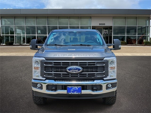 2025 Ford F-250 photo 2