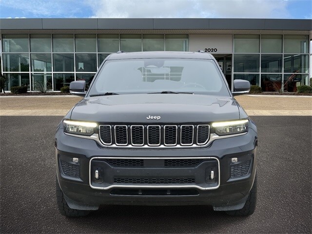 2022 Jeep Grand Cherokee Overland photo 2