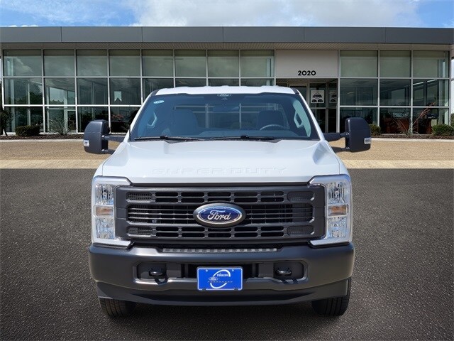 2025 Ford F-250 photo 2