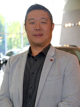 Staff member Cheng Li from ID_4b2c8fc0c98e