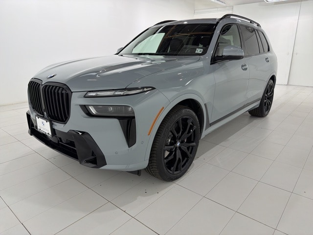 2024 BMW X7 40i's photo