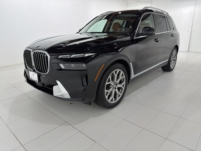 2023 BMW X7 40i's photo
