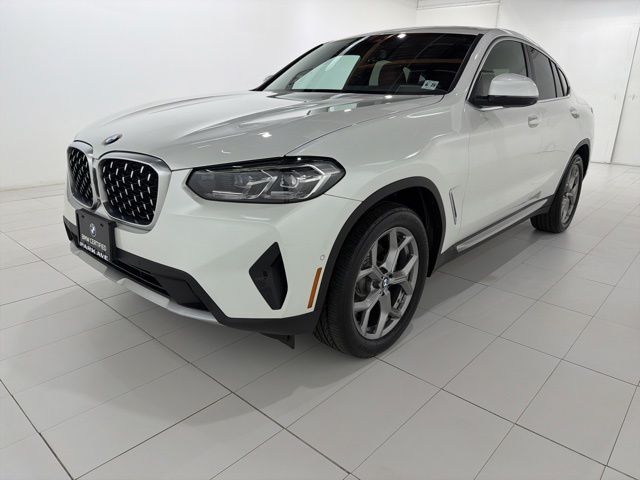 2023 BMW X4 xDrive30i's photo