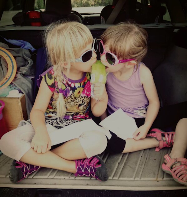 Kids eating ice cream
