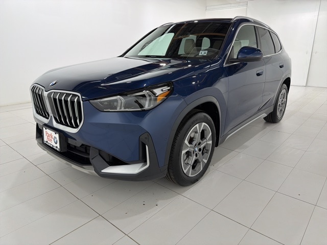 2025 BMW X1 28i's photo