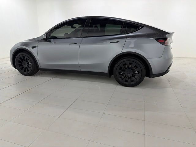 Used 2024 Tesla Model Y Long Range with VIN 7SAYGDEE2RA290282 for sale in Rochelle Park, NJ