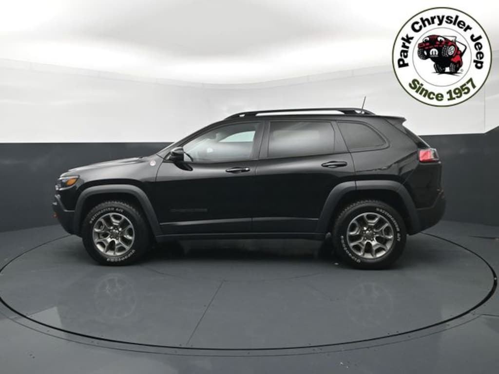 Used 2023 Jeep Cherokee Trailhawk SUV