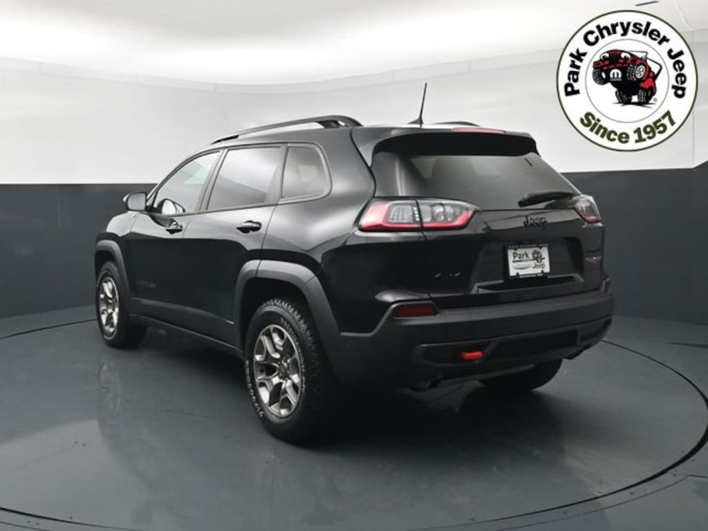 Used 2023 Jeep Cherokee Trailhawk SUV