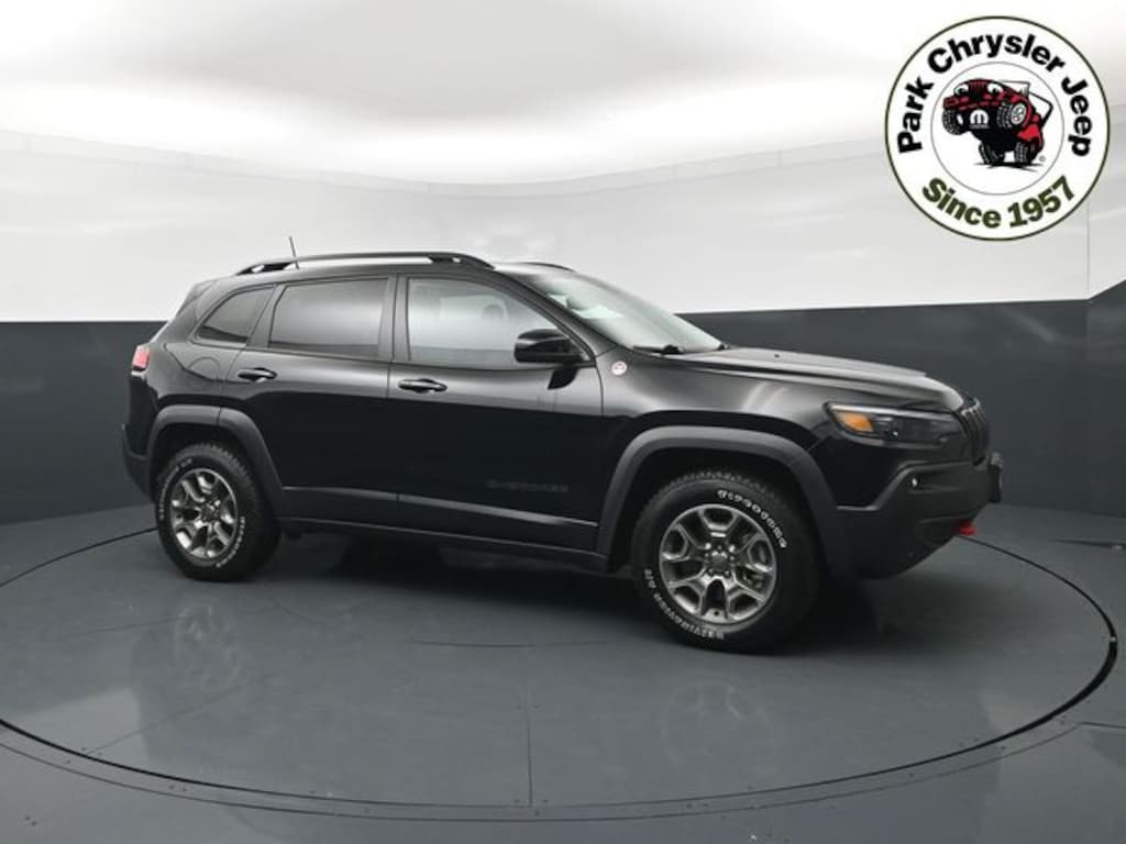 Used 2023 Jeep Cherokee Trailhawk SUV