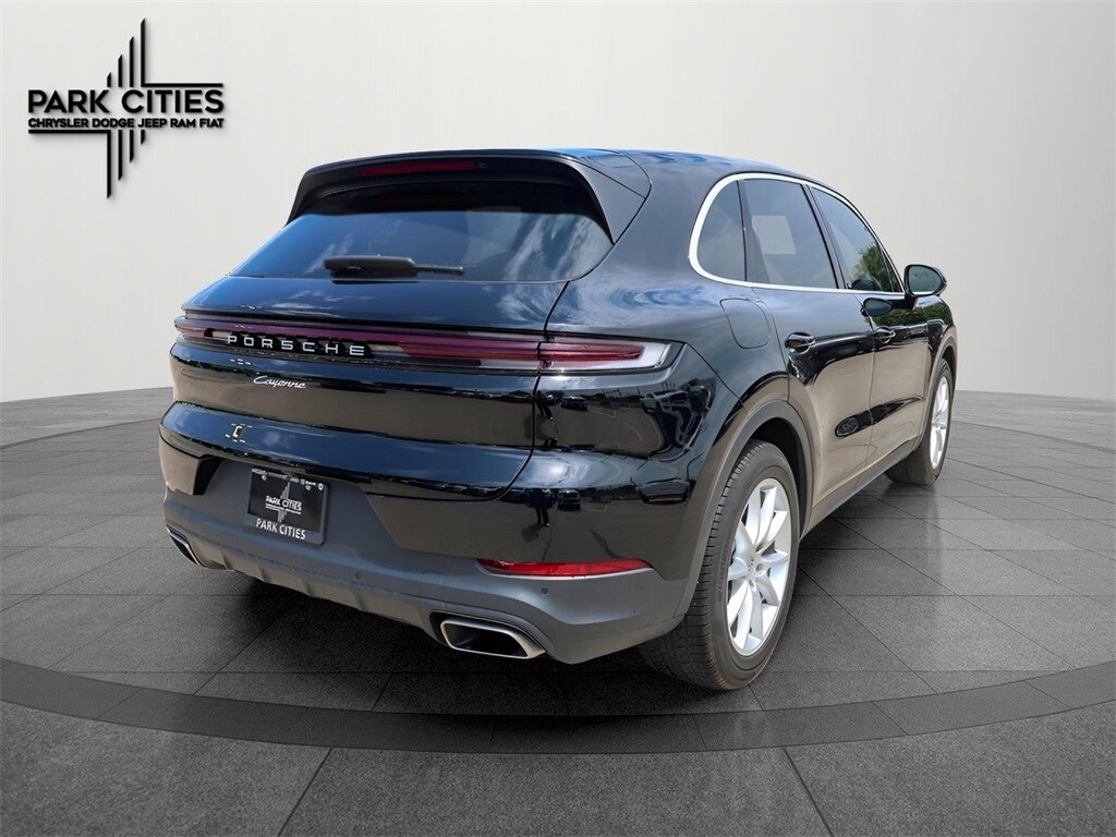 2024 Porsche Cayenne Base photo 3