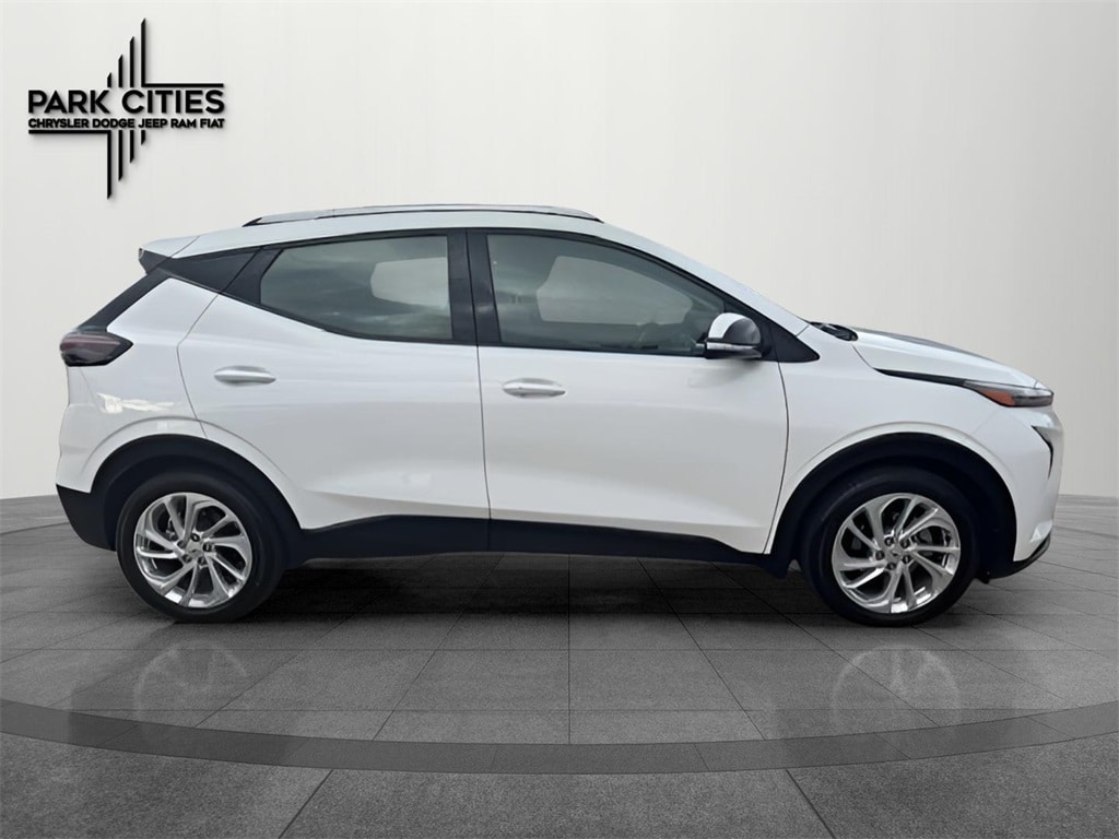 Used 2022 Chevrolet Bolt EUV LT with VIN 1G1FY6S04N4124977 for sale in Dallas, TX
