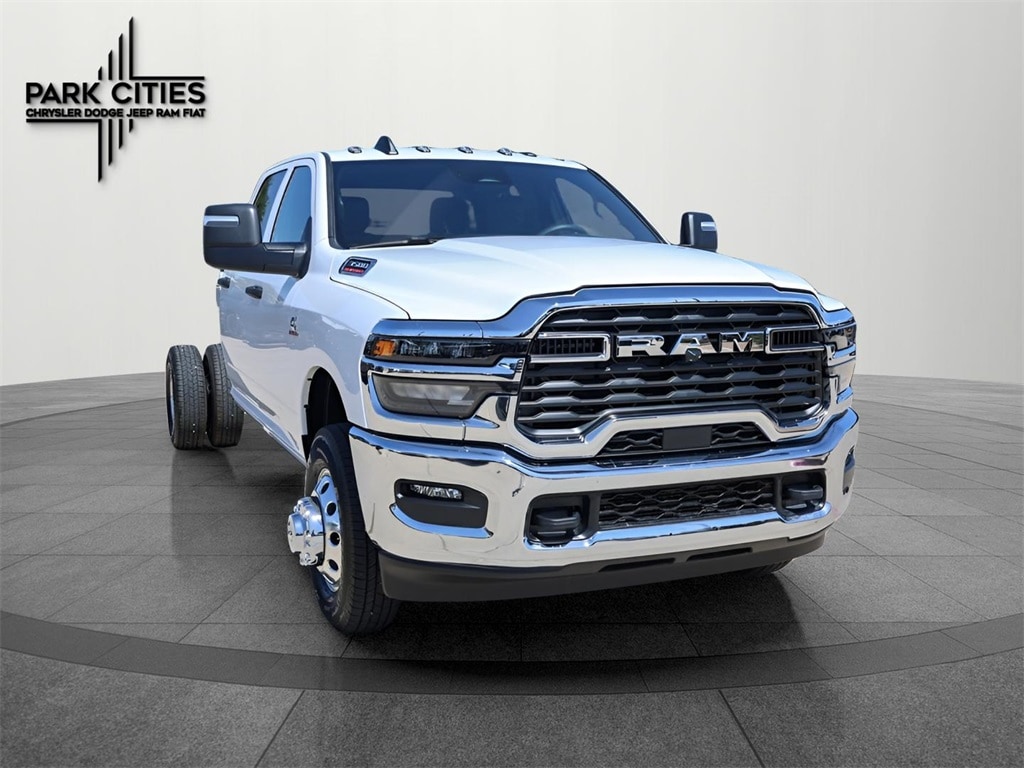 New 2025 Ram 3500 Chassis Cab 3500 TRADESMAN CREW CAB CHASSIS 4X4 60' CA Pickup
