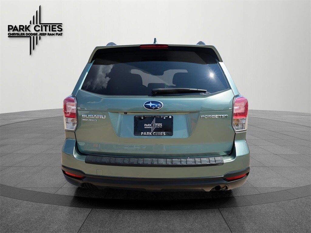 2017 Subaru Forester 2.5i Premium photo 4